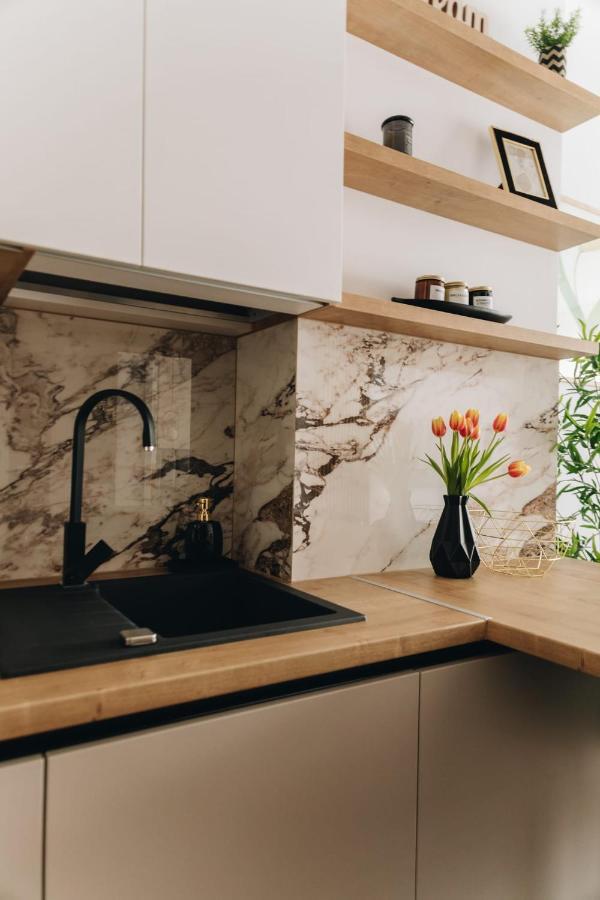 Tulip Apartment Oradea Eksteriør bilde