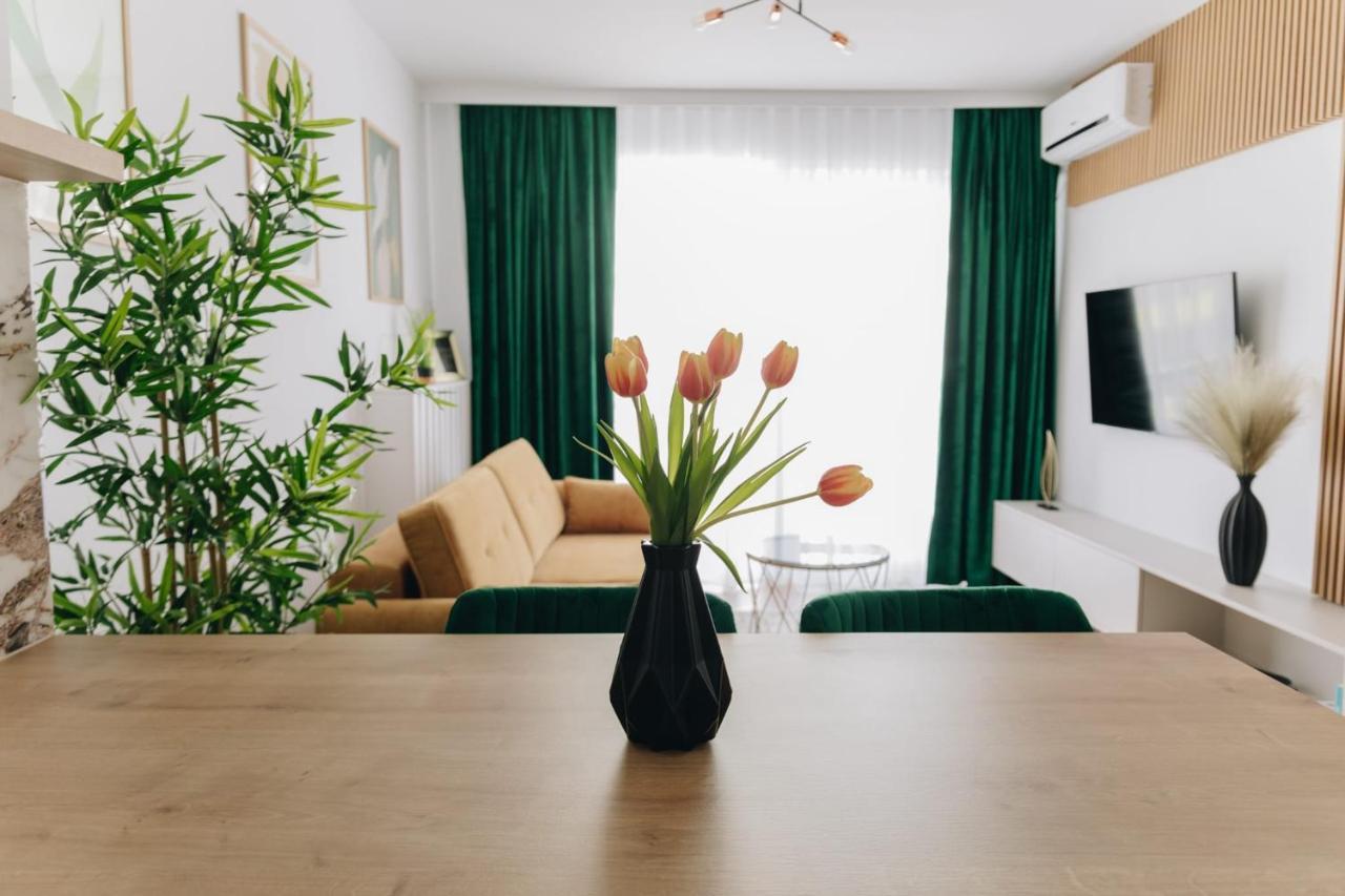 Tulip Apartment Oradea Eksteriør bilde