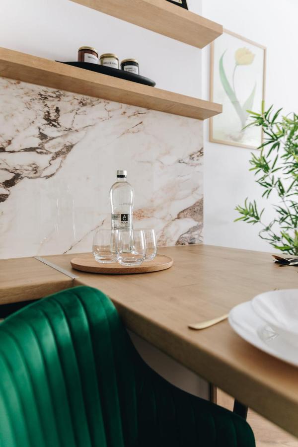 Tulip Apartment Oradea Eksteriør bilde