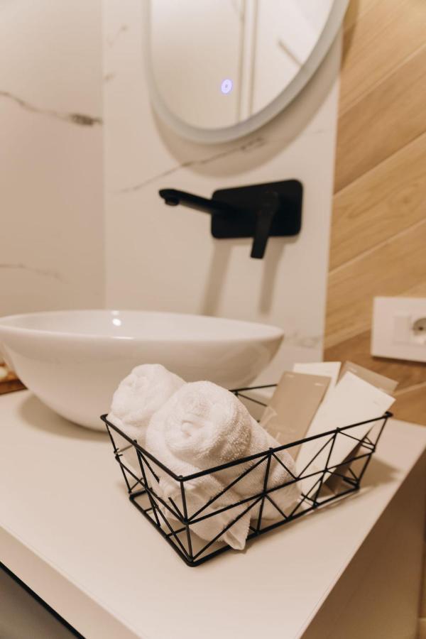 Tulip Apartment Oradea Eksteriør bilde
